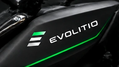 Detalhe conceitual da identidade Evolitio aplicada à carenagem de uma moto
